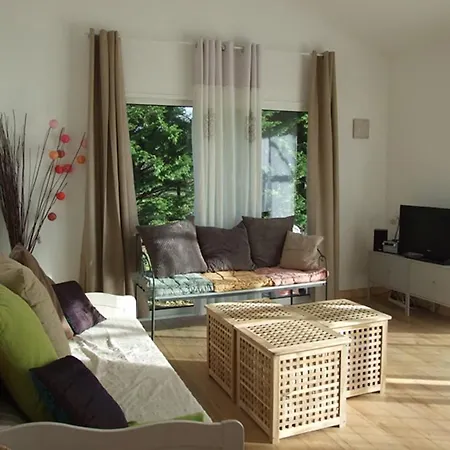 Le Bois Flotee Avec Jardin, 6 Min, Ocean 15 Min Holiday home
